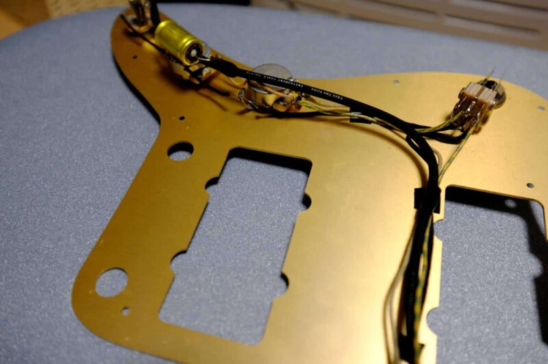 Bacchus Jazzmasterの内部配線を交換 〜その1