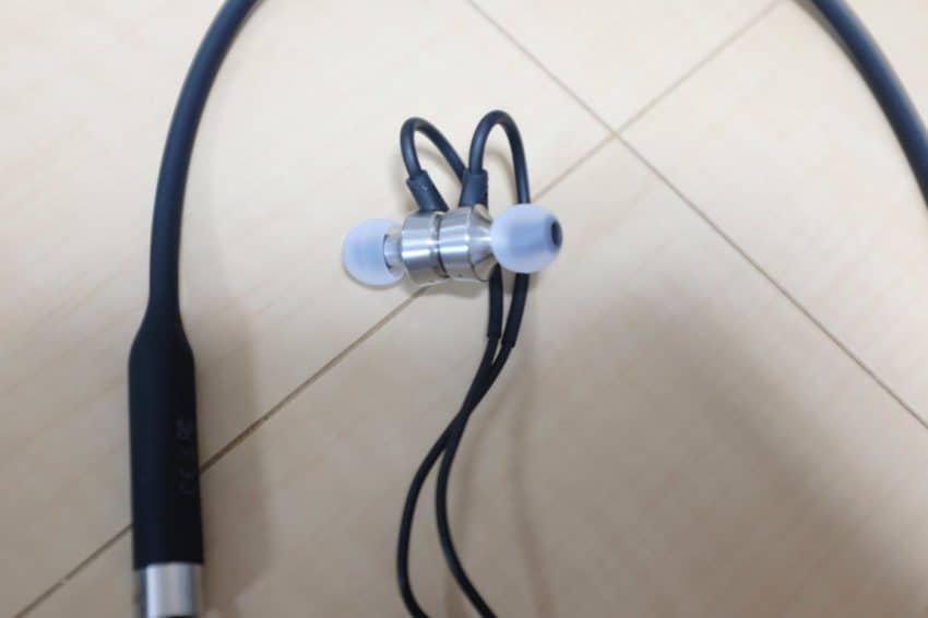 RHA MA750 Wireless 磁石でくっつく