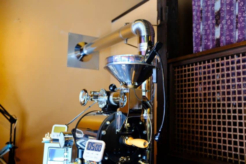 四万温泉 柏屋カフェのコーヒー焙煎機