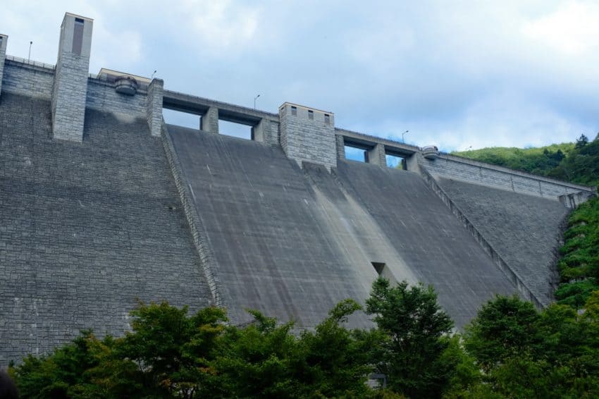 奥四万ダム